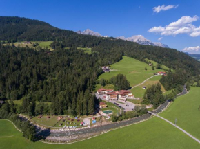 Отель Hotel Berghof  Зёлль